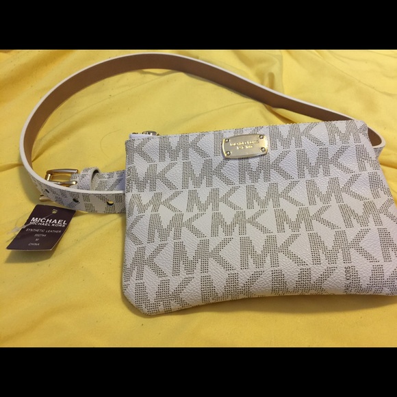 Michael Kors belt with purse - Picture 1 of 3